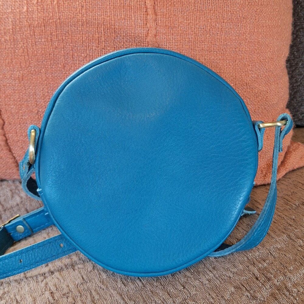 Portland Leather Goods Soul Blue Pebbled Small Circle Crossbody Bag - Picture 5 of 9